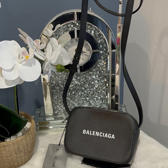 BALENCIAGA
XS Everyday Camera Bag - Picture 7 of 8